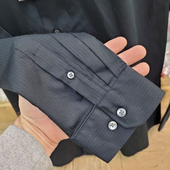 Van Heusen button down - Picture 2 of 7